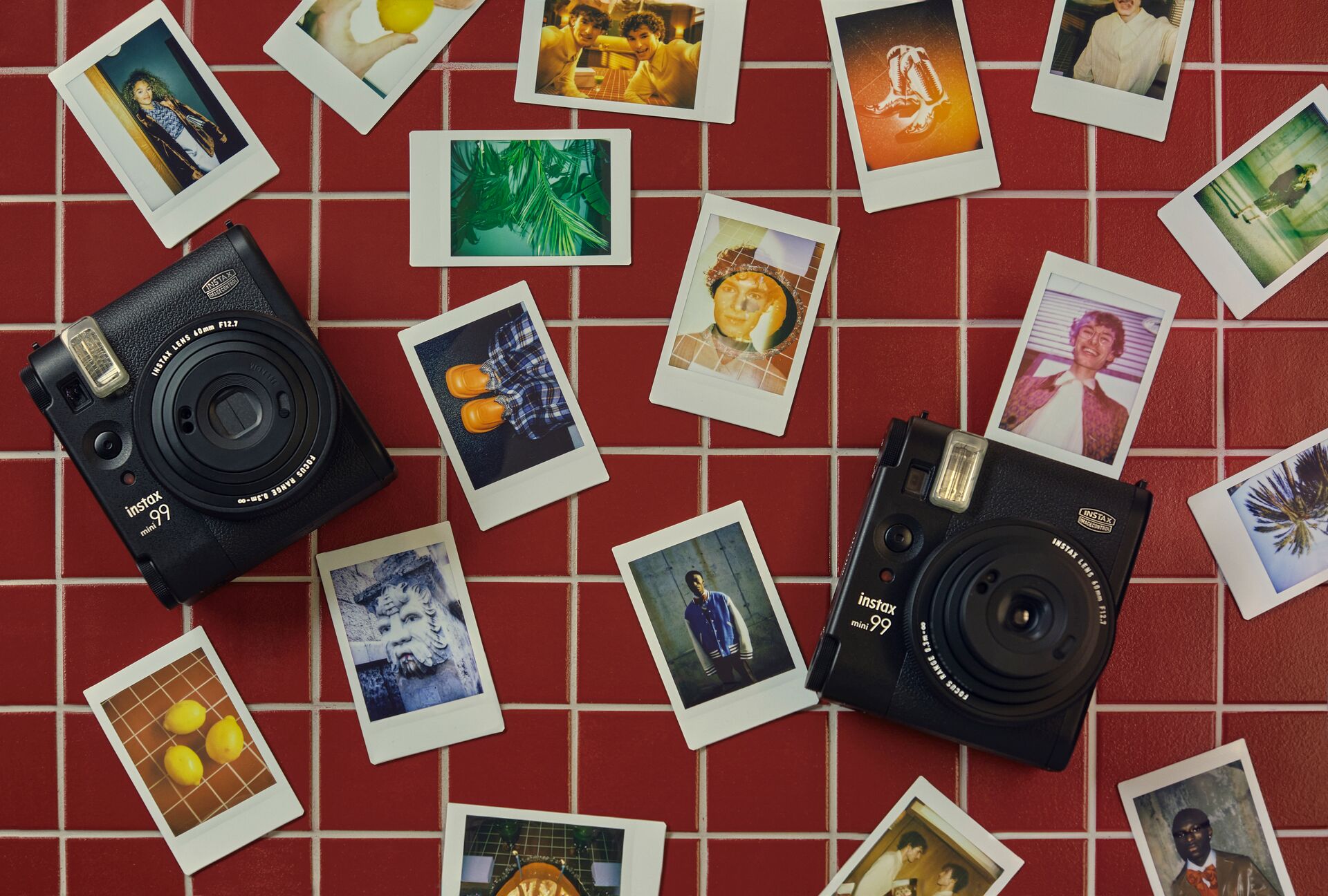 INSTAX MINI 99 Per esprimere unicità e colorare l’immaginazione! 